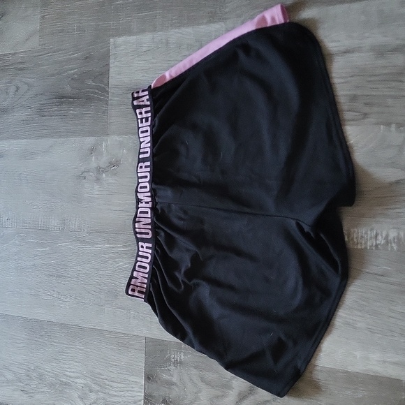 Under Armour short - Picture 3 of 4